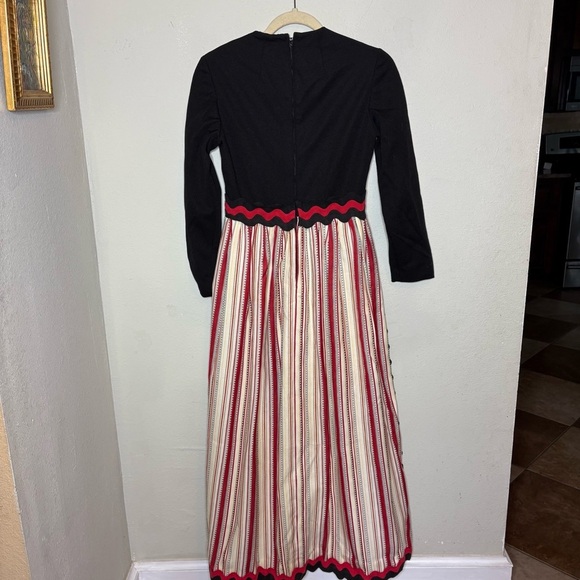 1960s Black and Red Pleated A-Line Dress with Long Sleeves XS - Picture 6 of 7